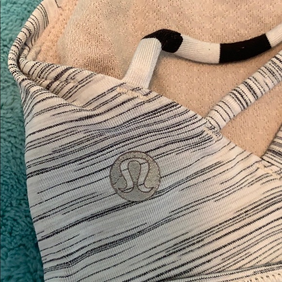 lululemon sports bra - Picture 3 of 3